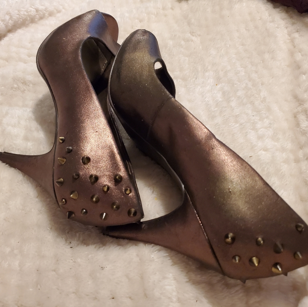 Shoes - Picture 3 of 4